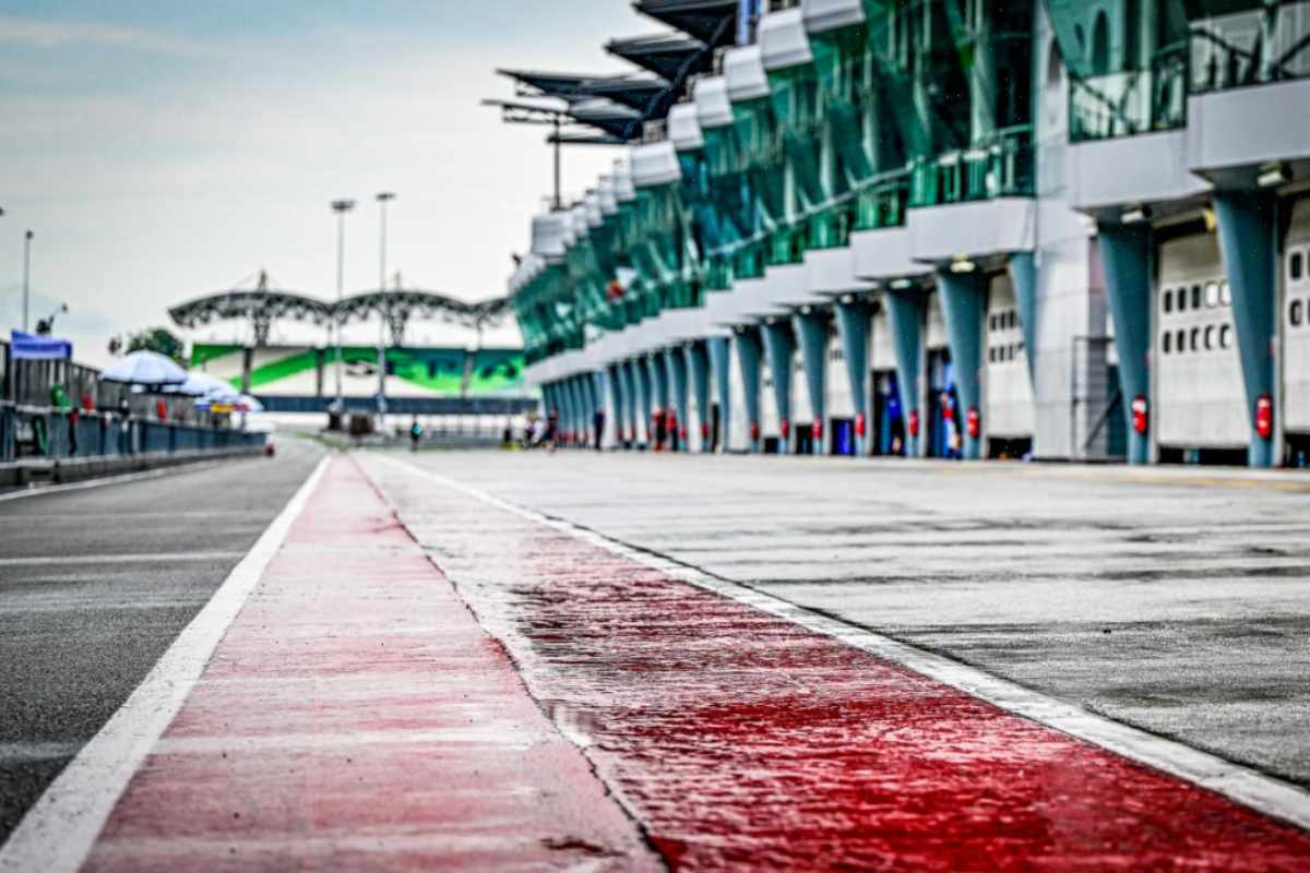 MotoGP, pit lane