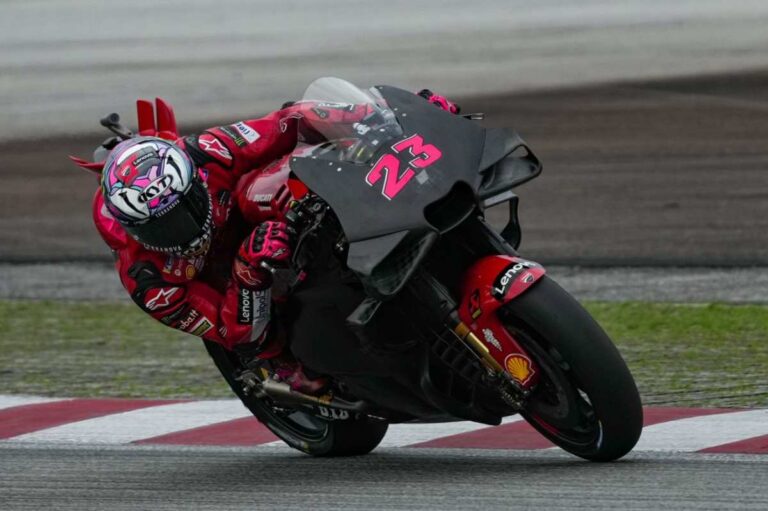 MotoGP, Davide Tardozzi: "Ducati má slabé místo"