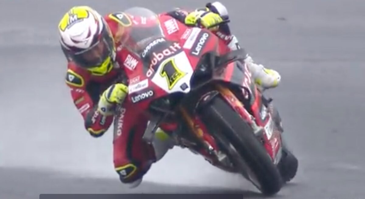 Superbike Phillip Island : Bautista le requin, désormais aussi vainqueur sur le mouillé