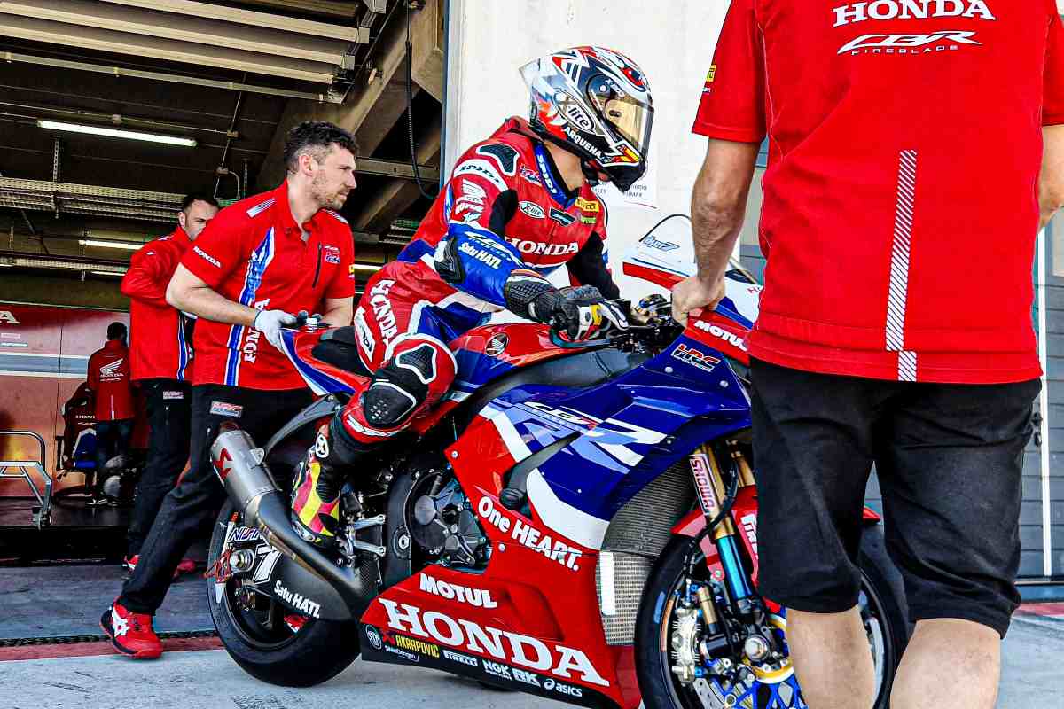 Test supermotocykla Aragonia, ranking dnia 1: Rea prowadzi, Honda przynosi wieści