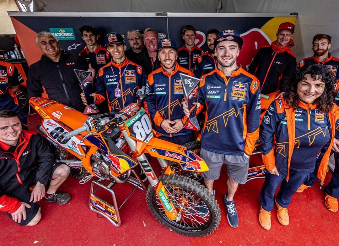 KTM エンデューロ トロフィーの 18 周年記念にトニー カイローリが豪華ゲストとして登場