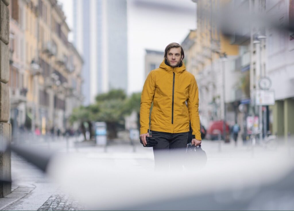 Tucano Urbano bietet New Step an, die Jacke, die in die Zukunft projiziert wird Tucano Urbano, New Step