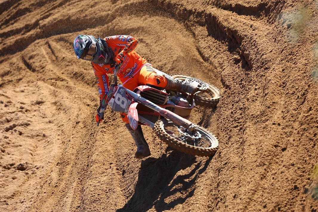 WMX Motocross, Kiara Fontanesi juste à côté du podium du GP de Suisse