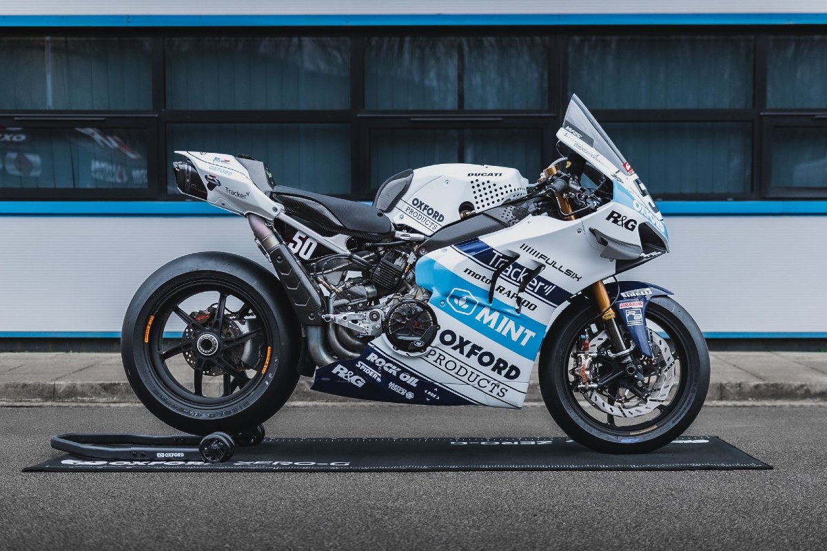 Livrée vintage Oxford pour la première manche du British Superbike 2023
