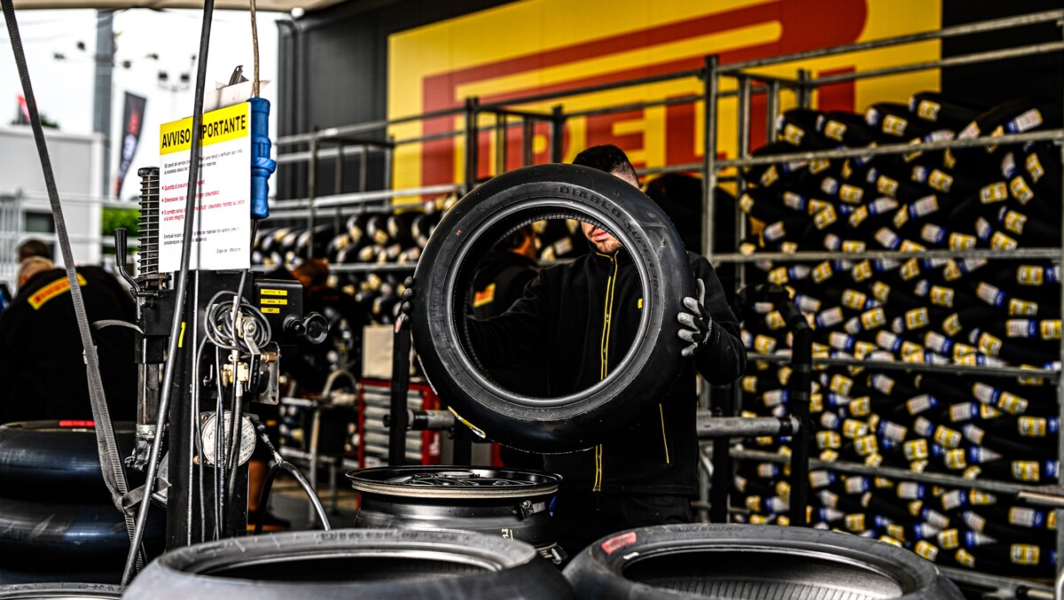 Les mêmes pneus SBK aussi en Supersport ?  La première étape Pirelli