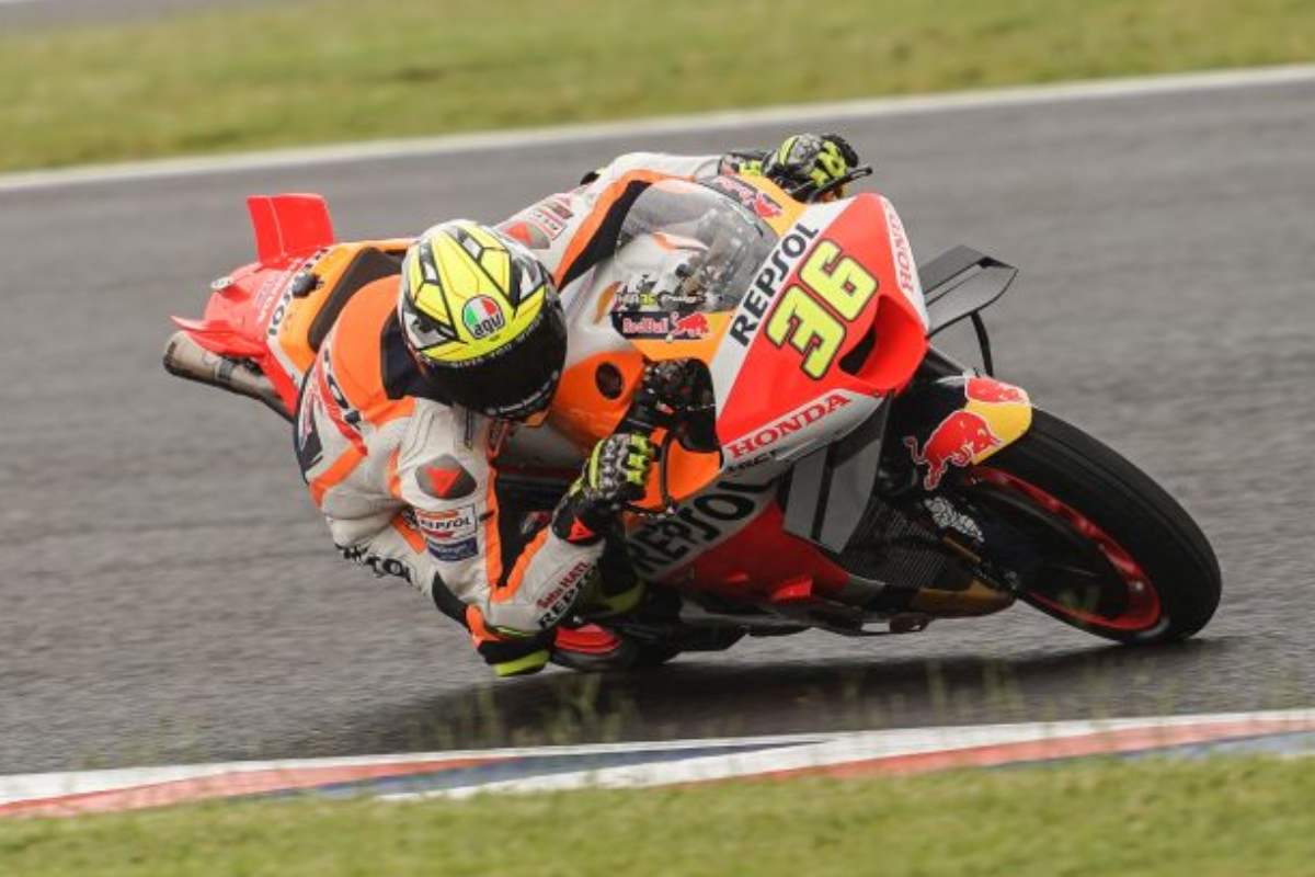 MotoGP, Joan Mir tombe et finit à l’hôpital : les conditions du pilote Honda