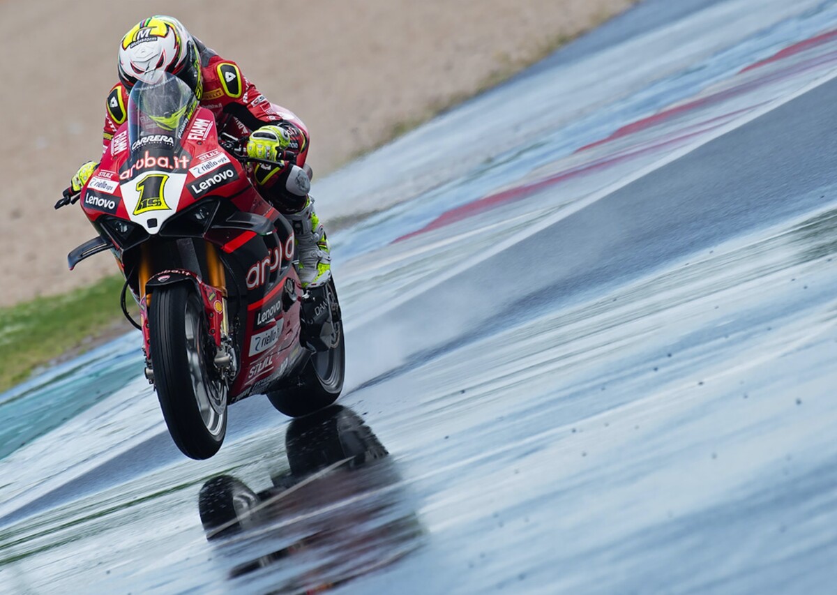 Misano Superbike Test: Alvaro Bautista ne se touche plus, maintenant il roule même mouillé