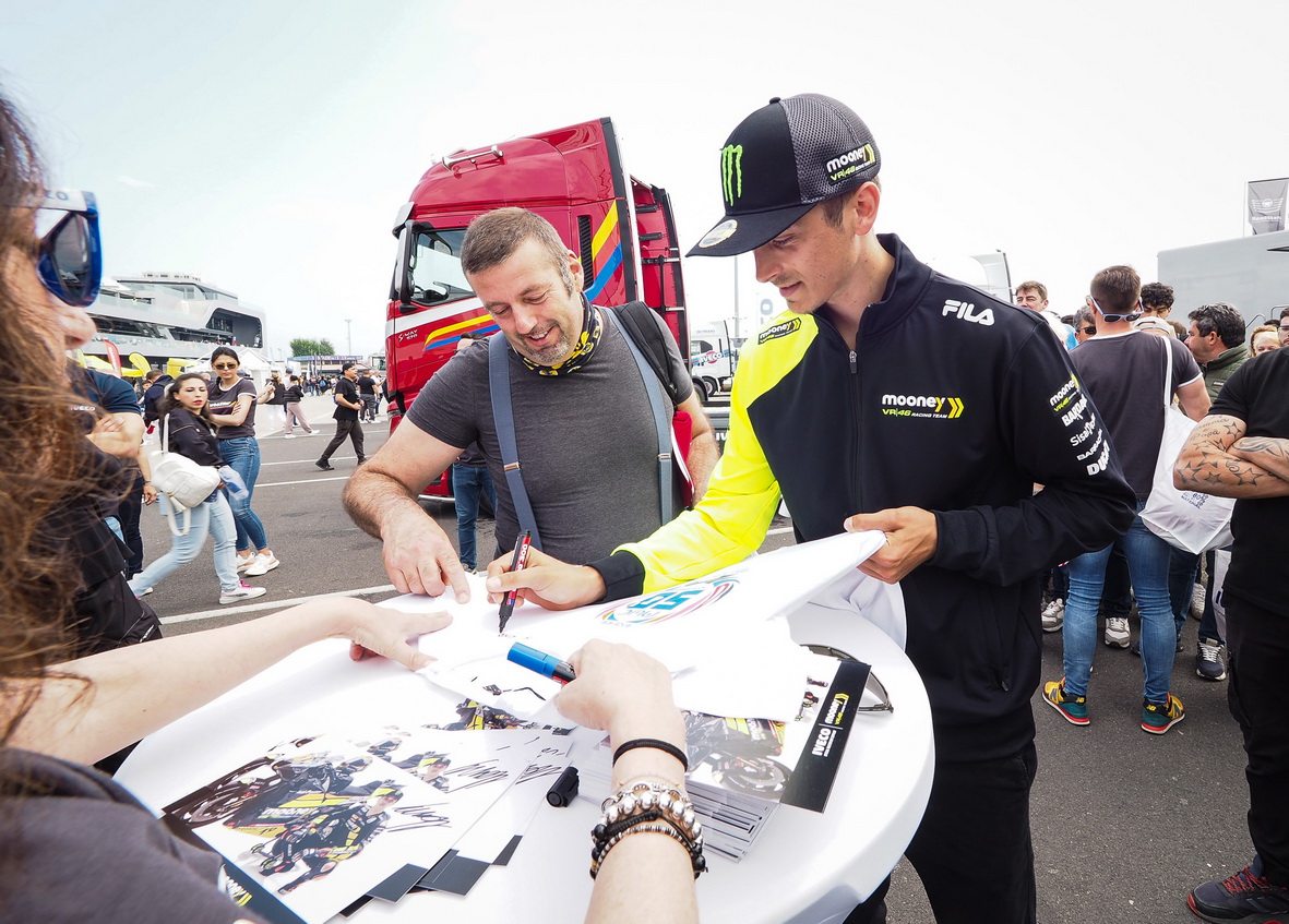 À Misano, des milliers de fans de camions, parmi les invités Luca Marini
