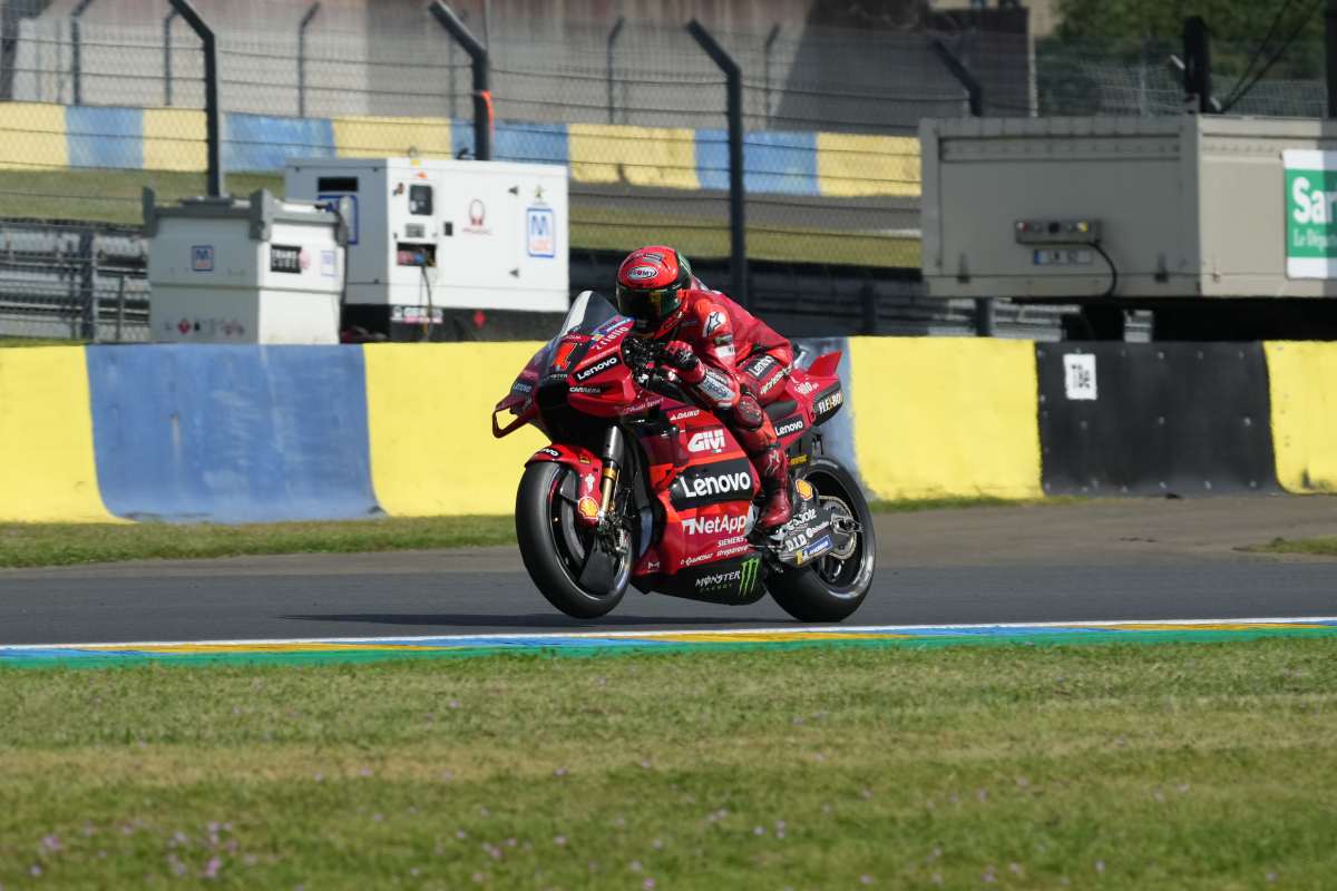 Bagnaia mécontent des pneus.  Tardozzi : “On parlera à Michelin”