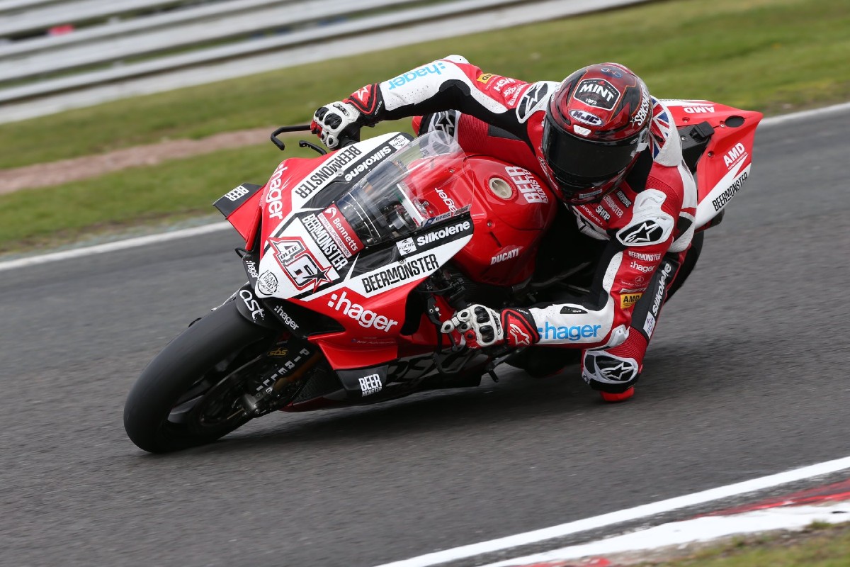 Bridewell-Irwin: BeerMonster Ducati doublé en British Superbike