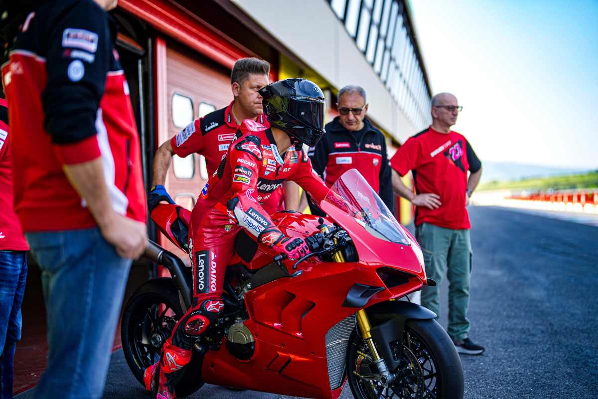 MotoGP, Bastianini sur la Panigale V4 S au Mugello : il est prêt à revenir