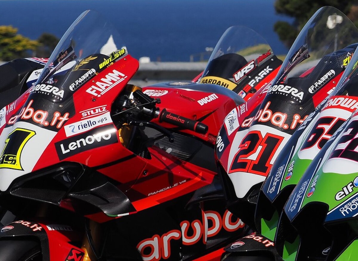 Superbike: Ducati pitää kiinni Bautistasta, mutta häviää 250 kierrosta, Rea voittaa ne
