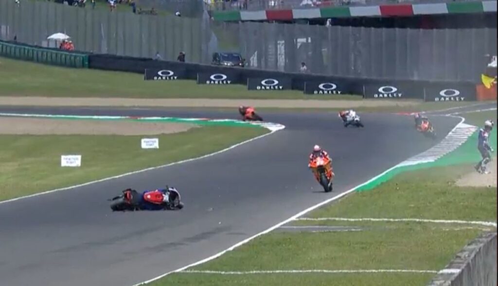 Moto2 Mugello,练习 2:Acosta 在红旗后领先 skinner-crash-red-flag-p2-mugello