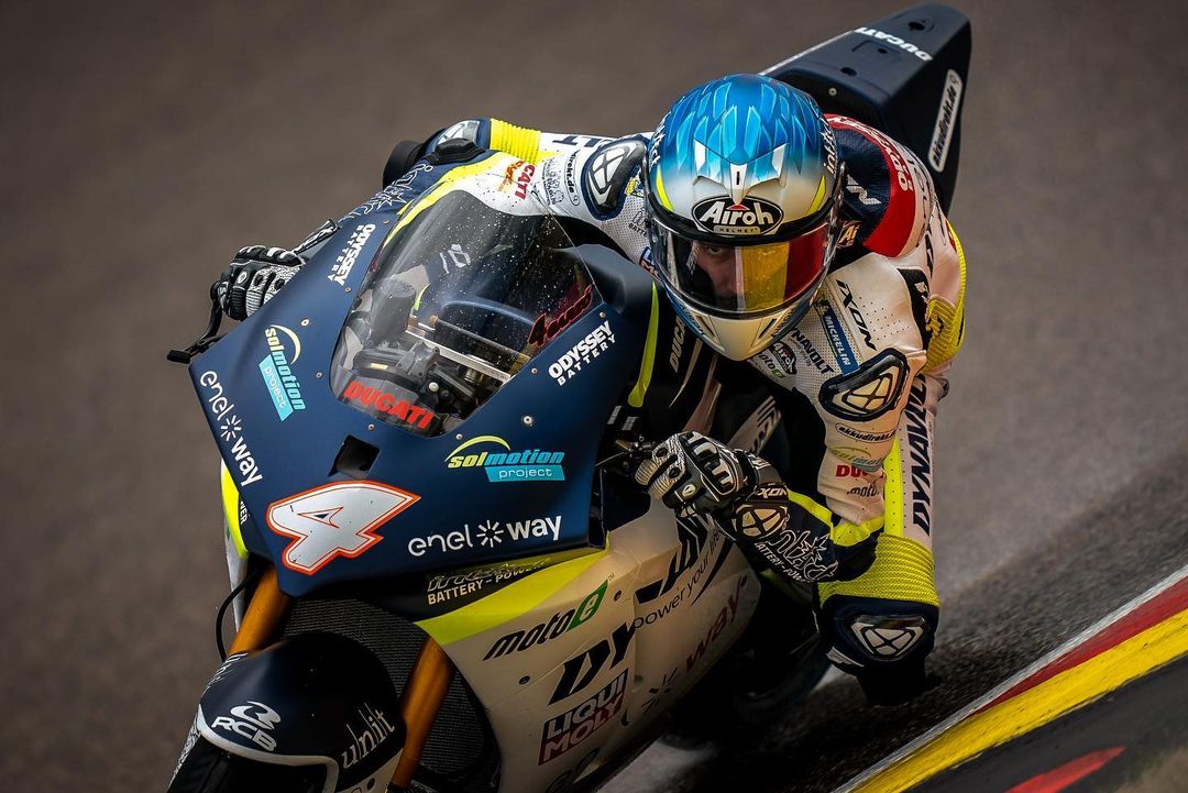 MotoE Sachsenring, Course 2 : drapeau rouge pour la pluie, Garzo gagne