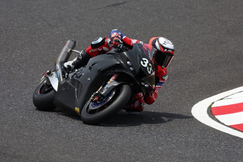 Tes Suzuka 8 Jam: HRC dikejutkan oleh Suzuki Test della 8 ore di Suzuka: HRC sorpresa da una Suzuki