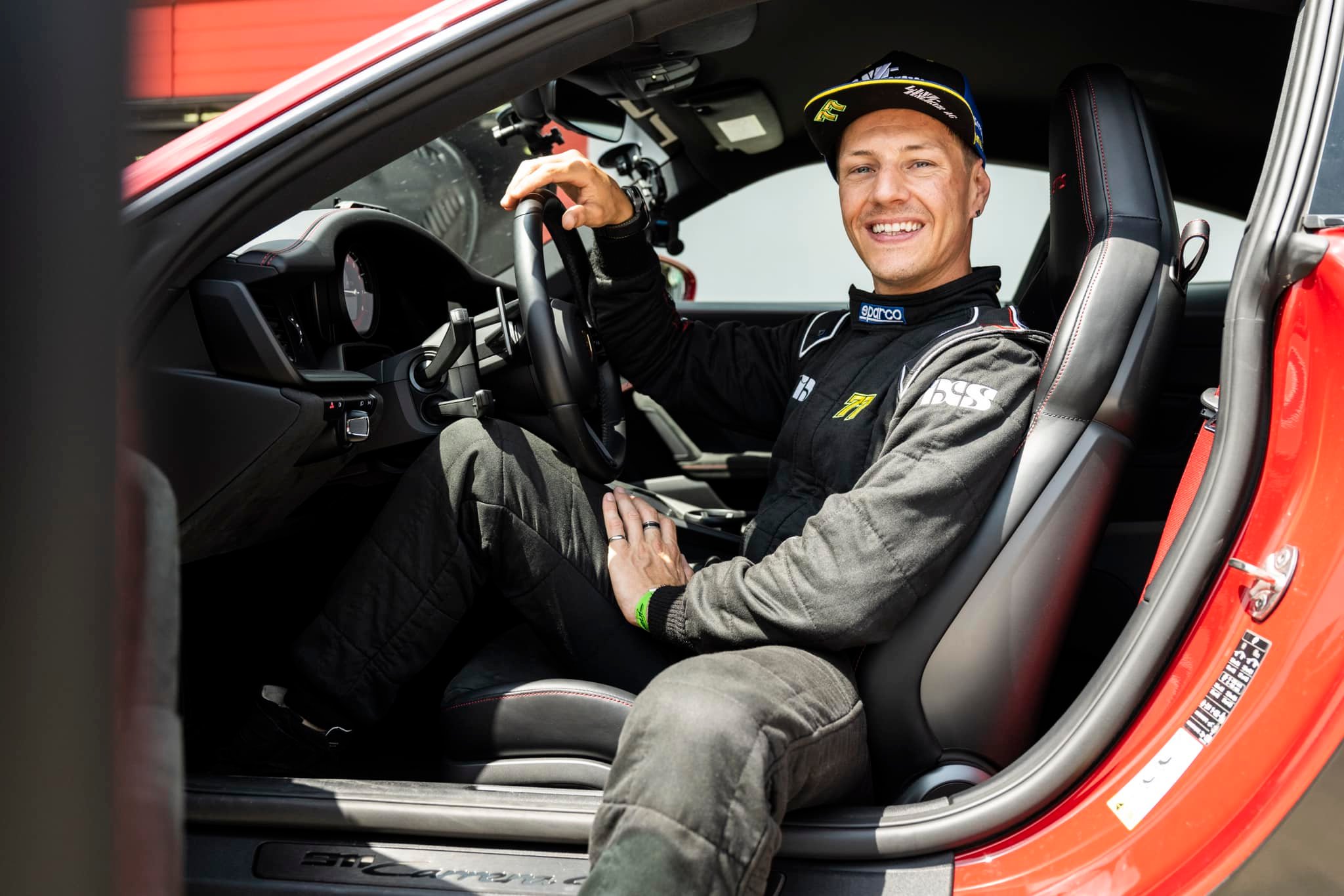 Dominique Aegerter jeździ Porsche po Imoli, ale nie myśli o samochodach