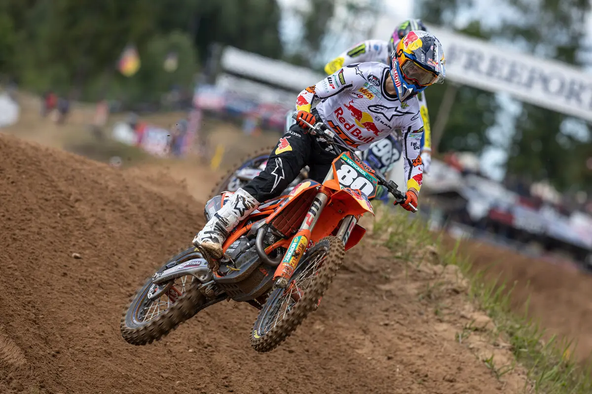 MX2, Andrea Adamo y pense maintenant “Le rouge est beau, battons-nous”