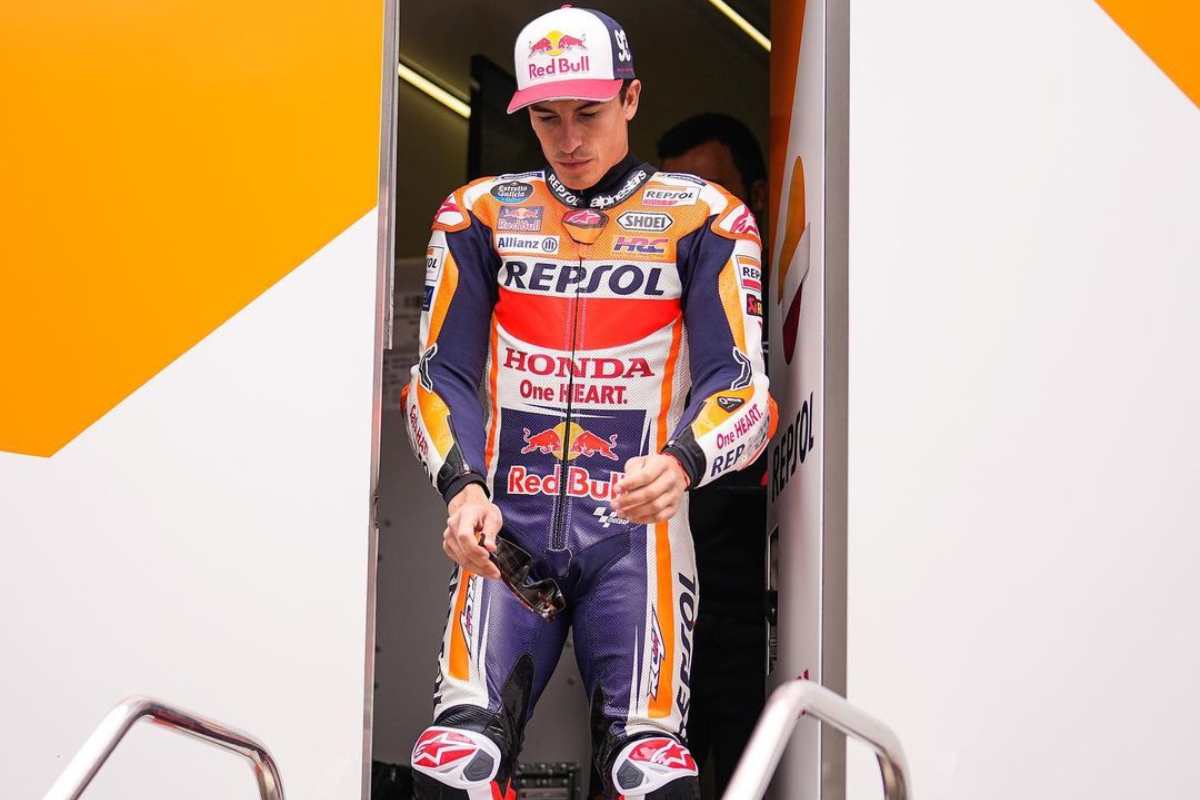 MotoGP, Checa défend Marquez et attaque Honda : “C’est fini, on a touché le fond”