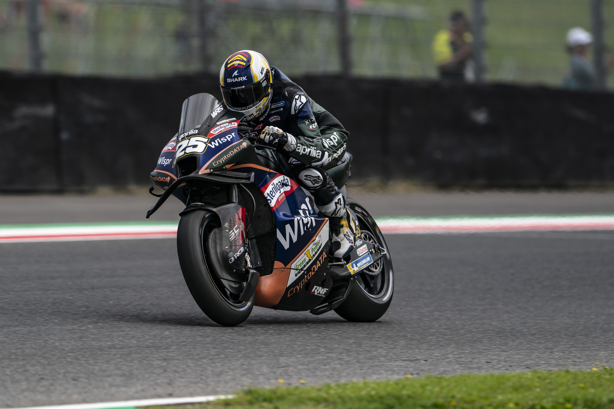 MotoGP, Raul Fernandez pulassa "oksensin kypärääni"