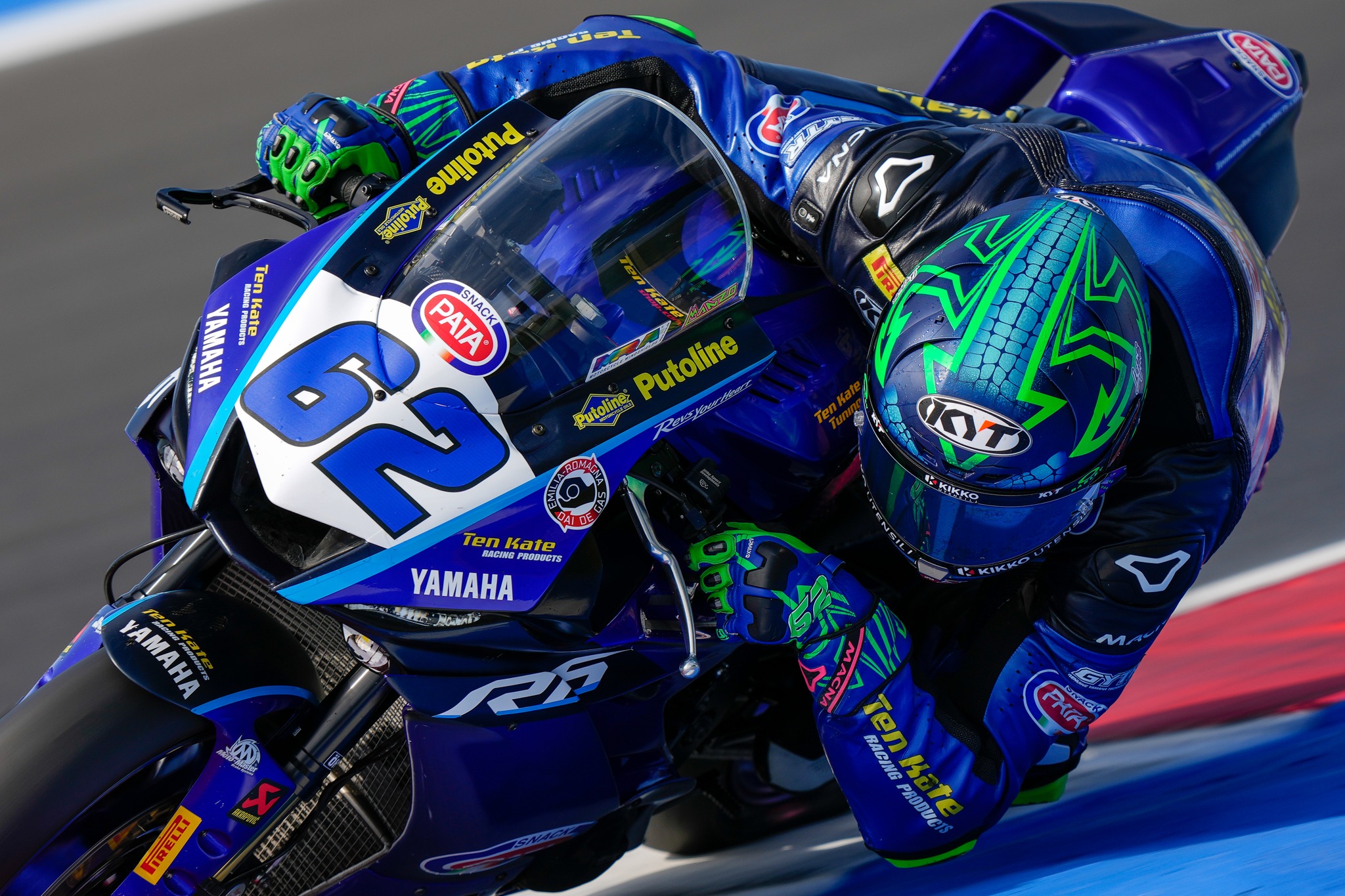 Supersport Donington, Manzi brille sur le sec, Navarro sur l’eau