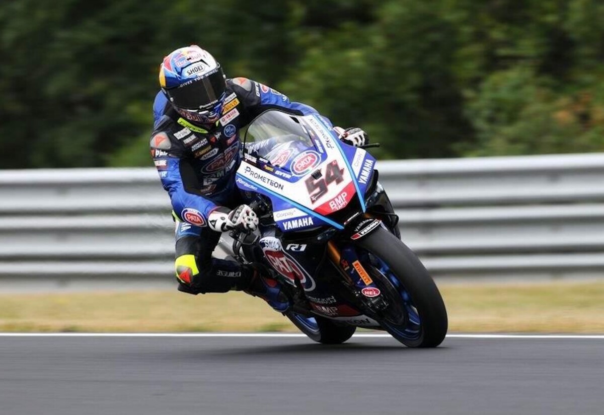 Superbike Nhất: Toprak tức giận, giành pole và thách đấu Bautista
