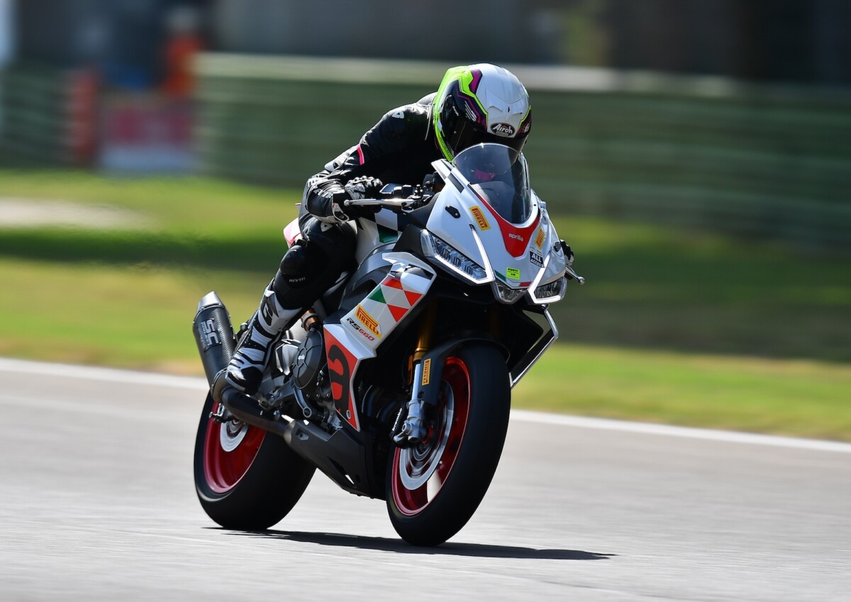 나, Giulia, Imola 트랙에서: Pirelli Supercorsa SC3 테스트에 대한 열정
