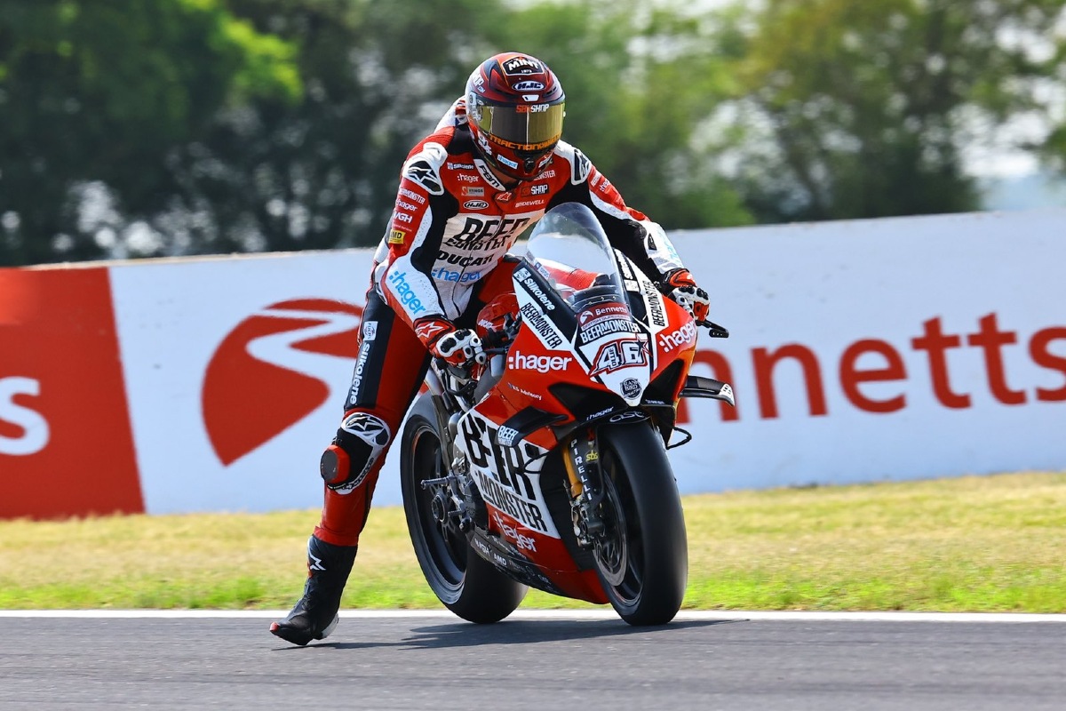 British Superbike Show : Bridewell triomphe dans la Course 1 à Snetterton