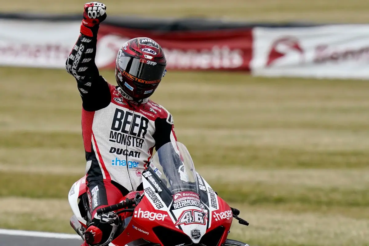 Encore de Bridewell : gagne à Snetterton et prolonge en British Superbike
