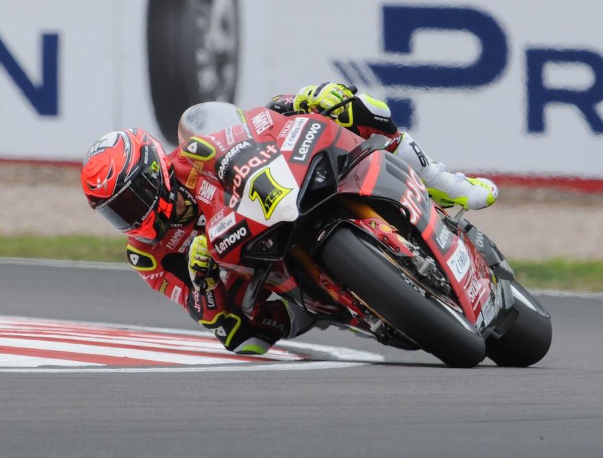 Superbike Donington, entraînement 3 : Bautista est de retour, plus rien ne lui fait peur