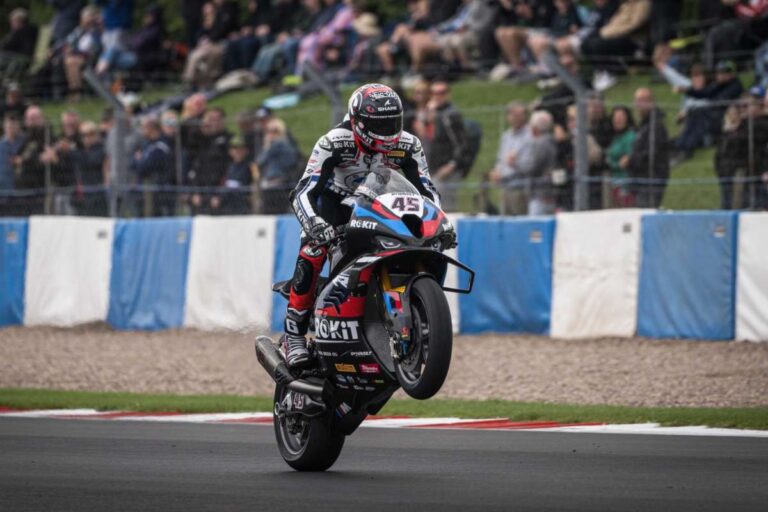 Scott Redding Superbike Donington BMW
