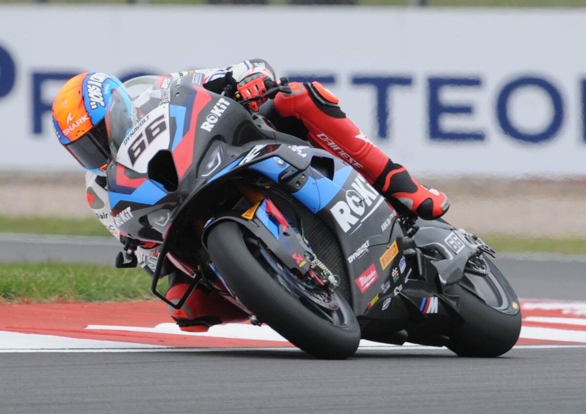 Superbike: Tom Sykes bị cờ vàng phản bội “Nỗi thất vọng nhân đôi”