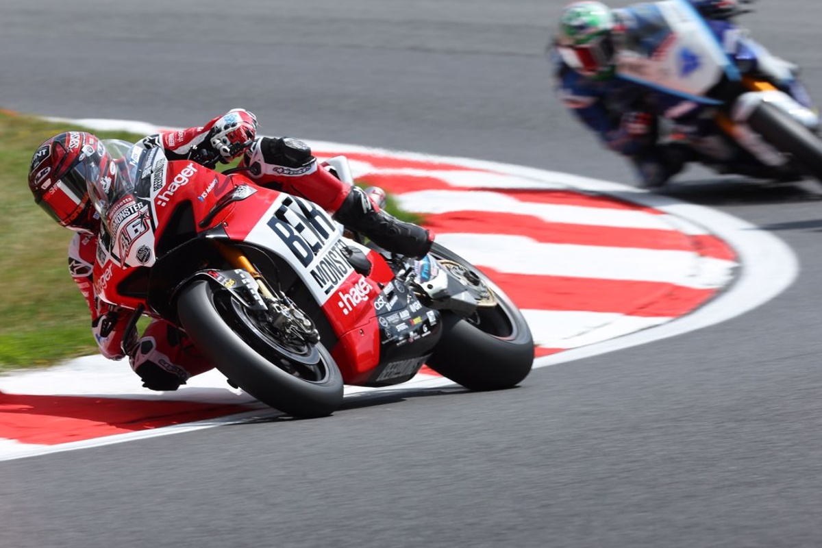 Tommy Bridewell gagne à Brands Hatch et prolonge en British Superbike