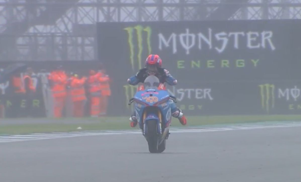 MotoE Silverstone, Race 2: Mattia Casadei, που κολύμπησε προς τον θρίαμβο