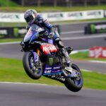 Si salta nel British Superbike a Cadwell Park e "saltano" diversi piloti