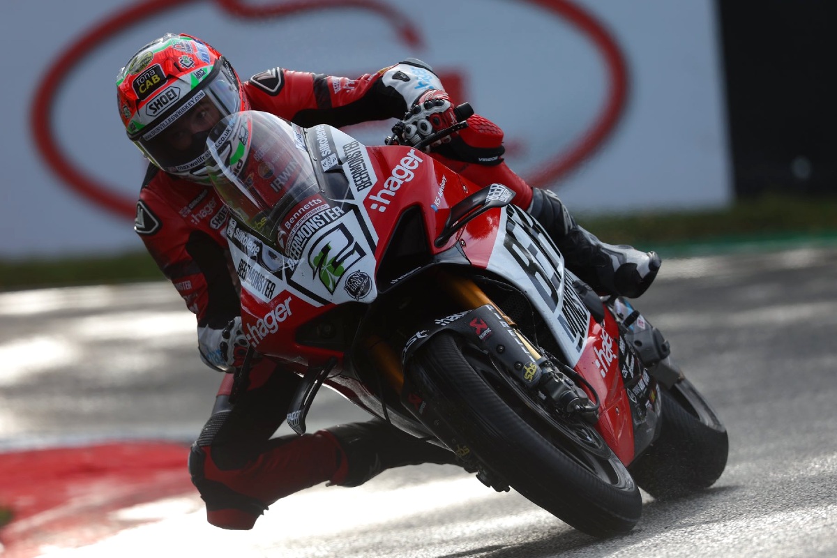 Glenn Irwin retrouve la victoire en British Superbike à Cadwell Park