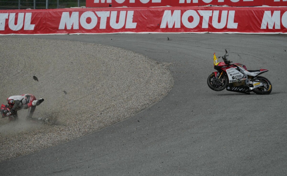Moto2 Austria, Practice 3: Ο Acosta πετάγεται, πόσα ατυχήματα