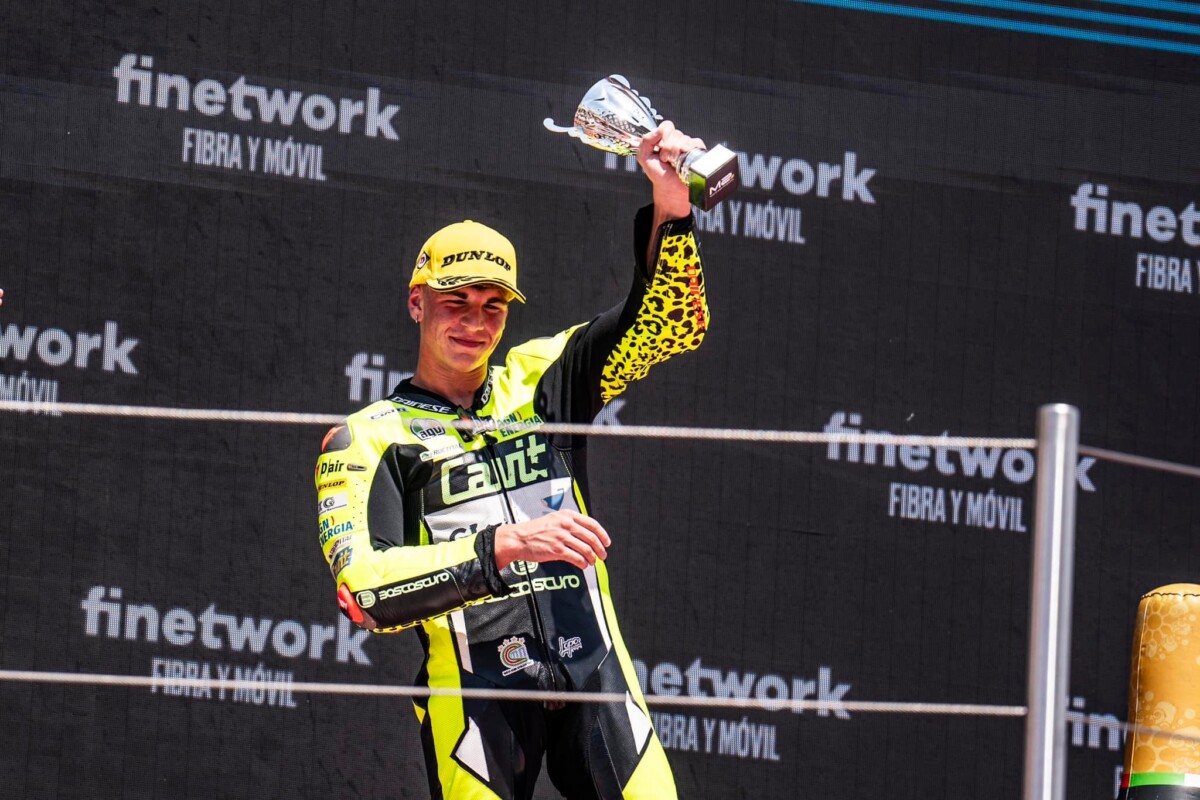 Moto2, changements en cours de course : voici Alberto Surra avec Forward Racing