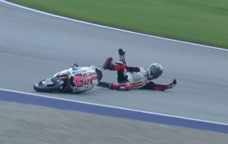 moto3-rossi-scivolata-prove1-austria