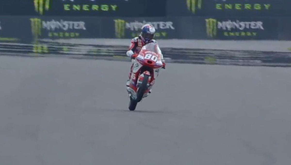 alonso-win-moto3-race-silverstone
