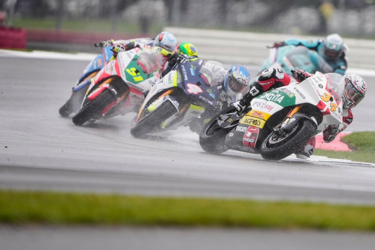 Simoncelli exalte “la race exagérée de Manfredi, émerveillé par Rossi et Toba”