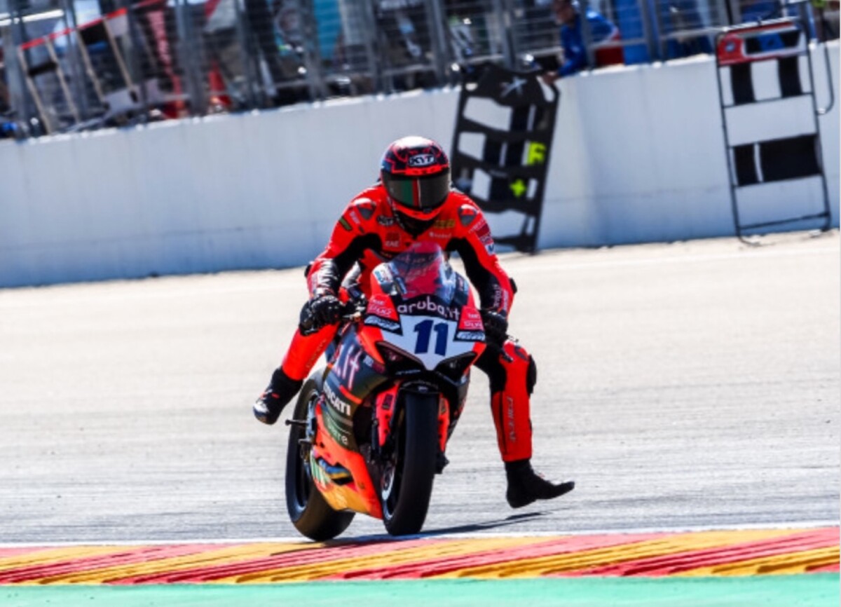 Supersport Aragon: Bulega domineert vrijdag, Manzi in de achtervolging