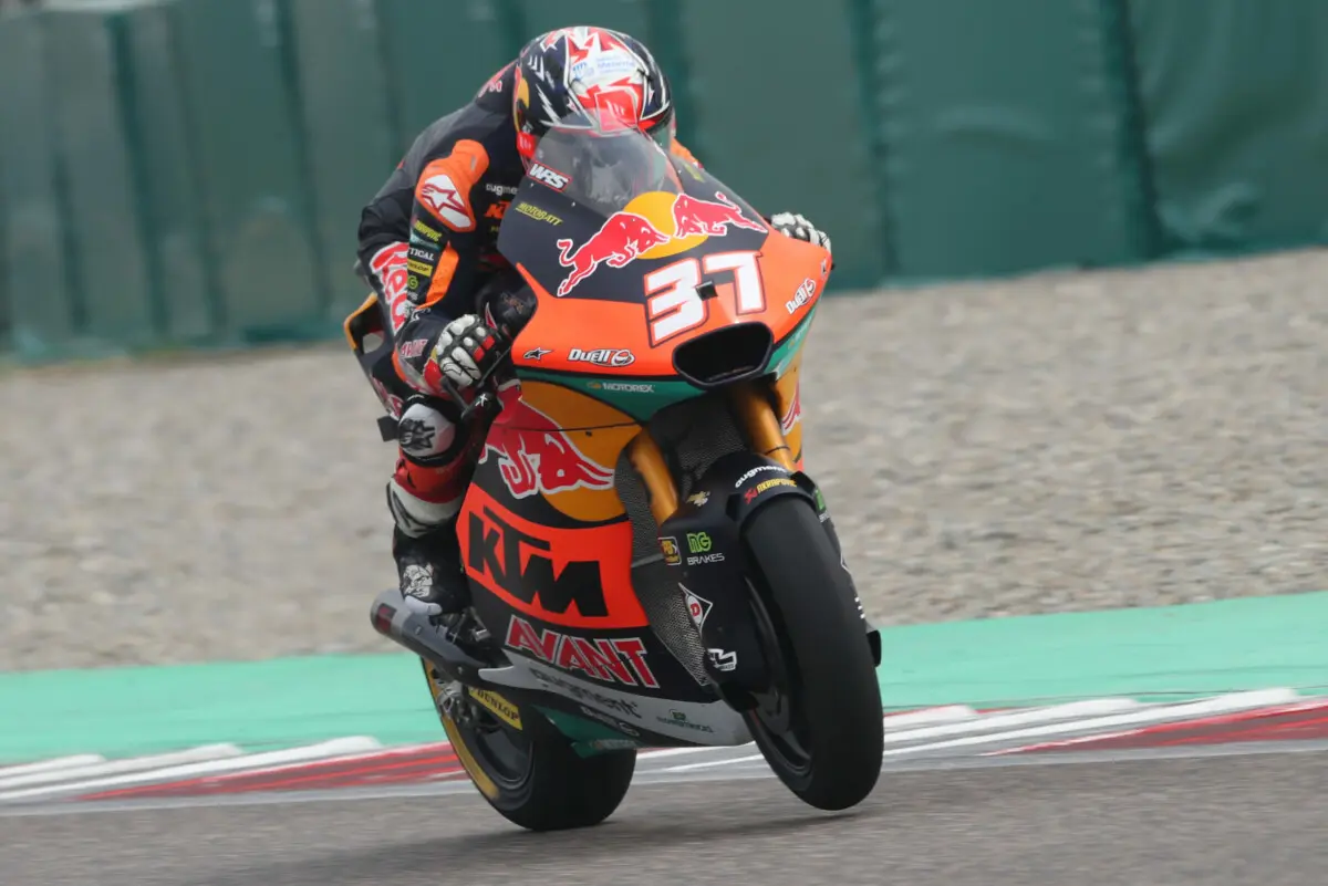Moto2 Indien: Pedro Acosta macht keine Fehler, Sieg im Chaos