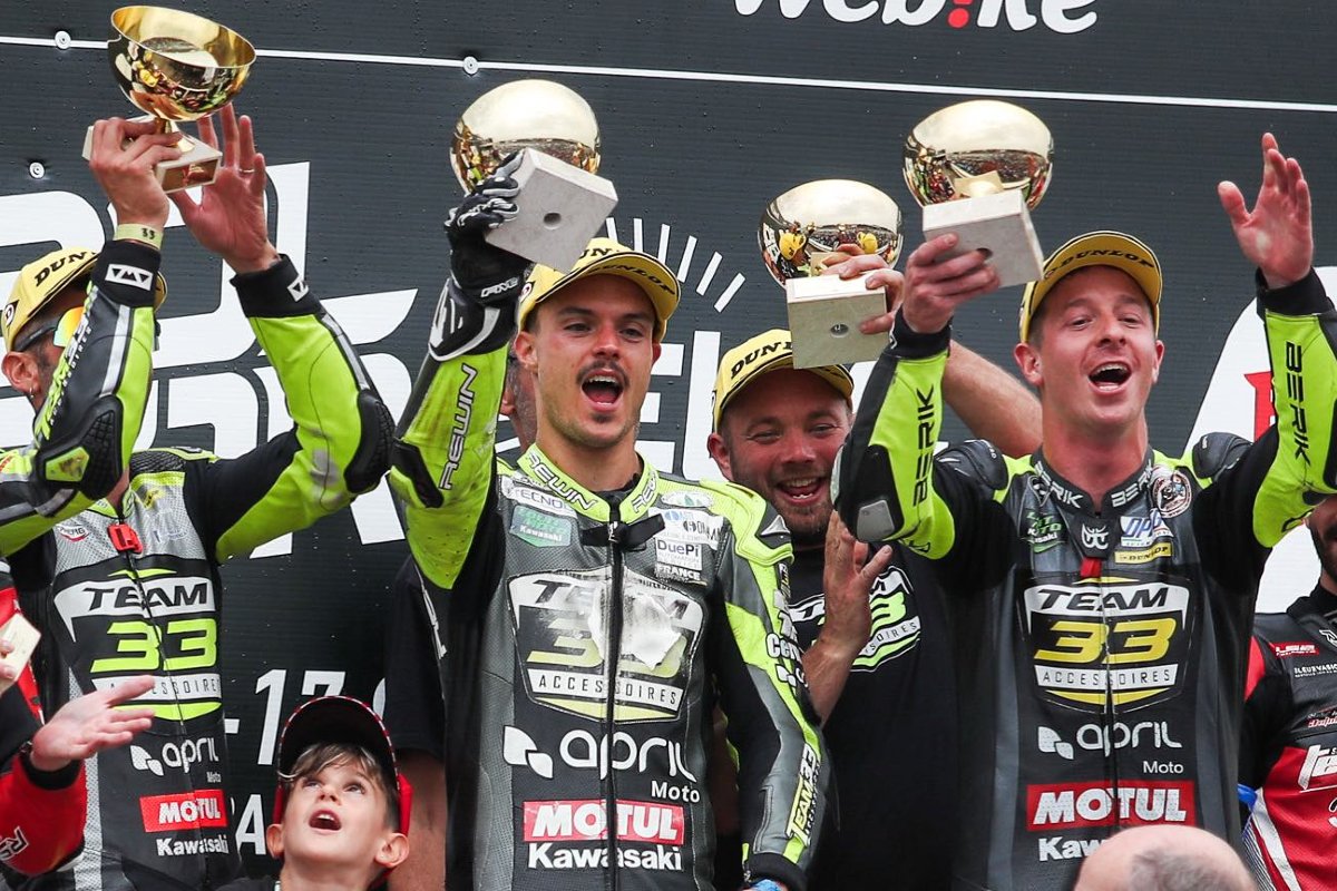 Disqualification du Honda RAC41, le trio italien des champions Kawasaki 33 Endurance Stock