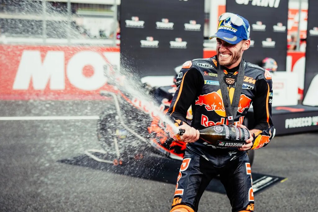 MotoGP, Brad Binder « La KTM n’a jamais aussi bien fait cette année » binder-podio-sprint-motogp-motegi