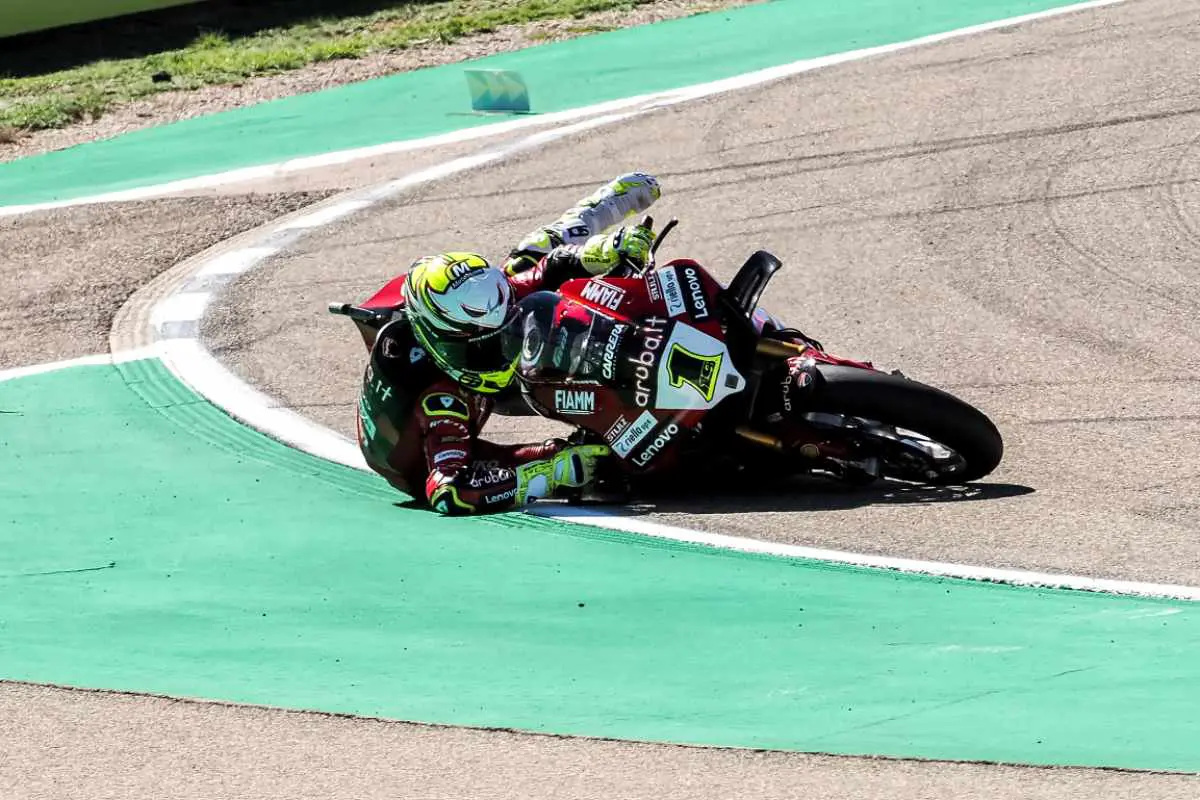 SBK, Bautista valt en beschuldigt zichzelf: “Op 38-jarige leeftijd kan ik het niet geloven”