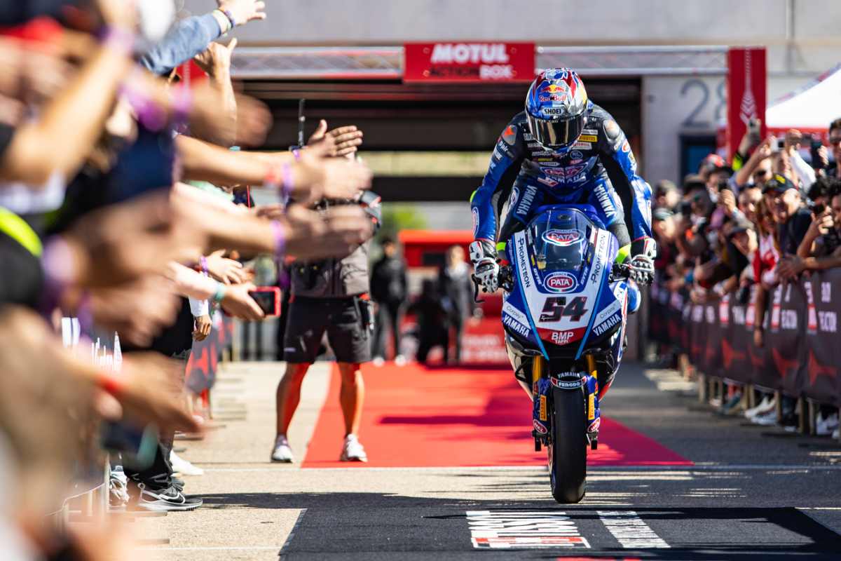 Superbike, Razgatlioglu -37 xếp sau Bautista: “Tôi không muốn nghĩ đến danh hiệu”