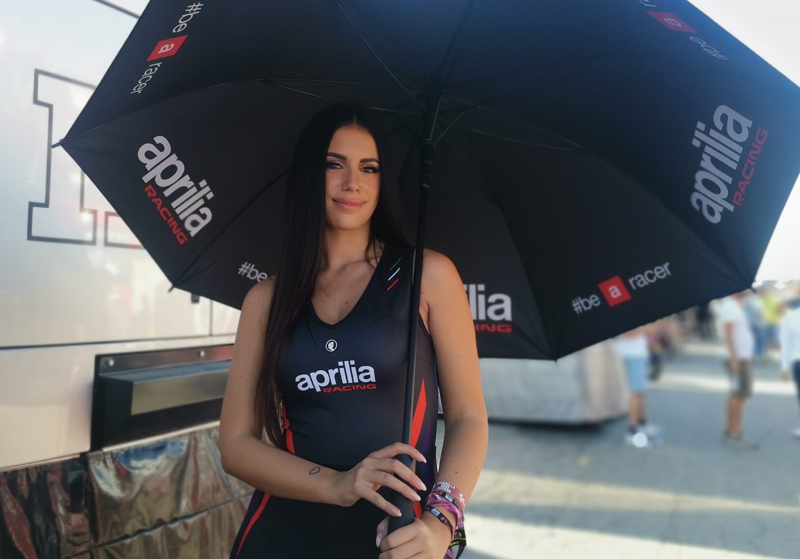 Giorgia Pianta, paraply och show girl “MotoGP är min passion”