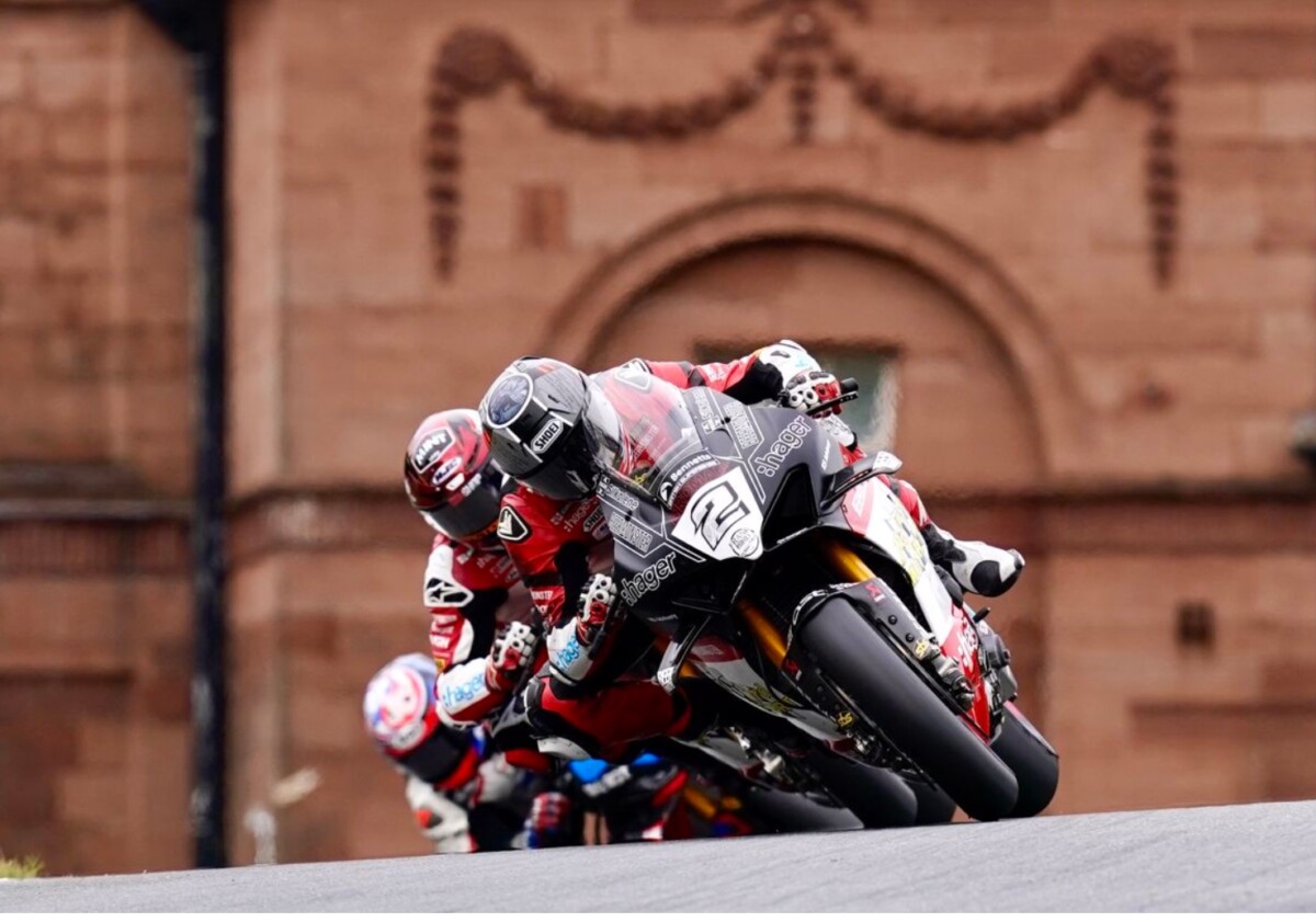 British Superbike : Course 1, victoire de Glenn Irwin au nom de Paul