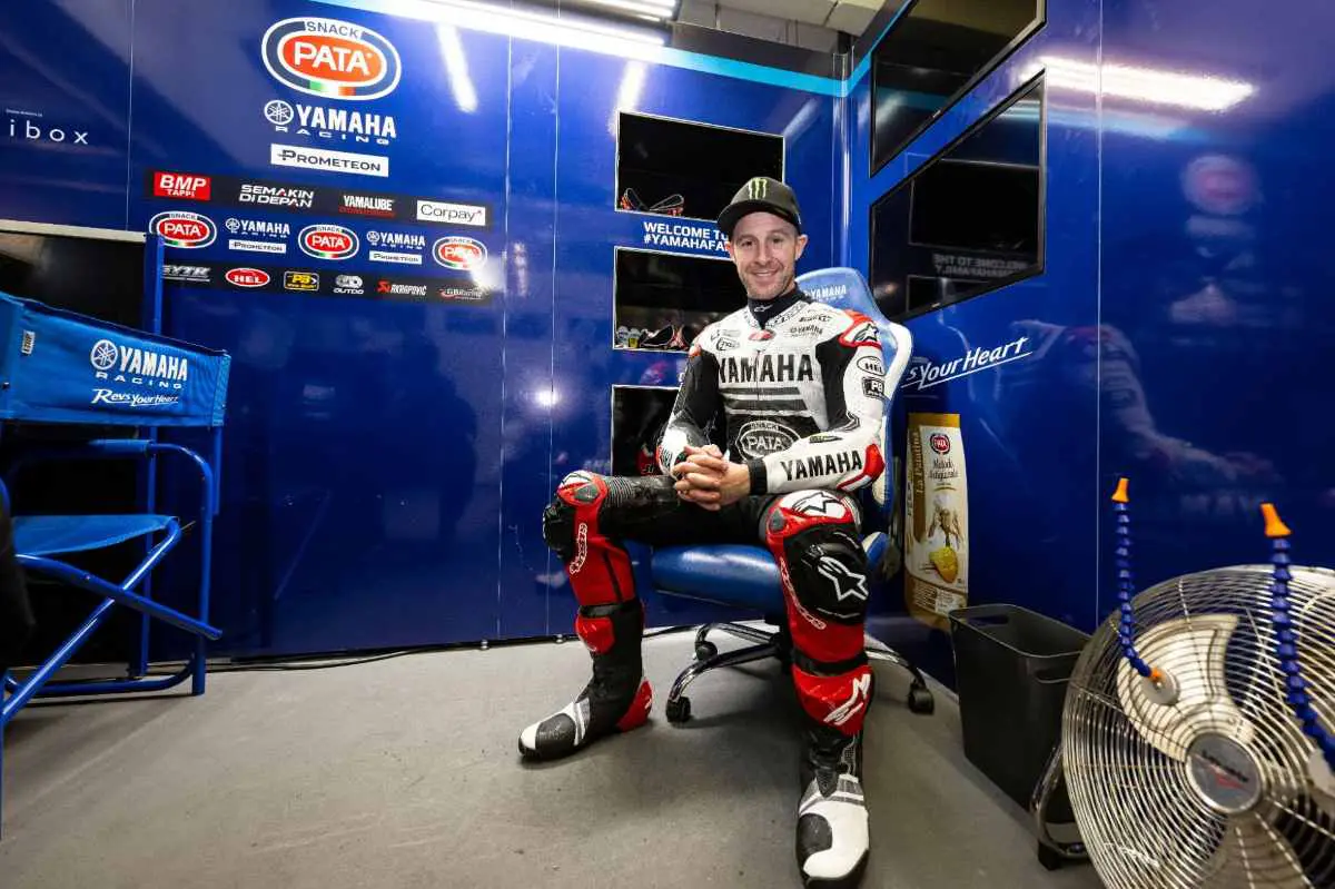 Superbikes.  Jonathan Rea: de första bilderna med Yamaha