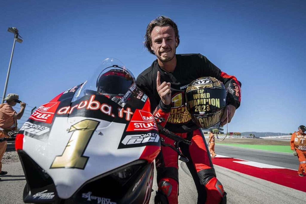 Superbike, Alvaro Bautista esalta Nicolò Bulega